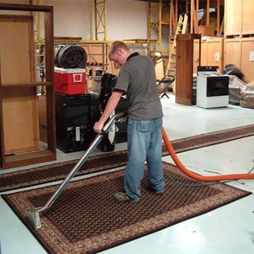 rug-cleaning-man